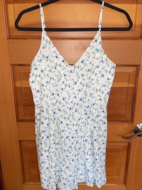 AQUA White Rompers Dress with Ditsy Blue Flower Print - size M - NWOT.